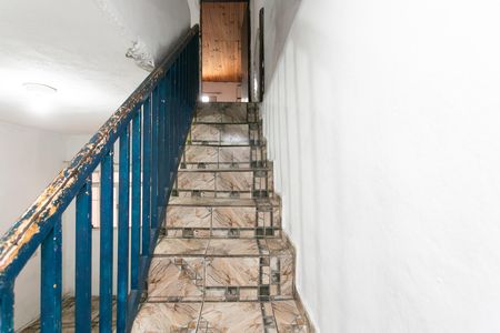 Escada de casa para alugar com 1 quarto, 40m² em Jardim Nélia, São Paulo
