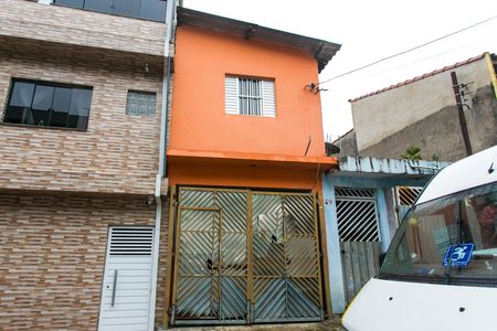 Casa para alugar com 40m², 1 quarto e 1 vaga Casa para alugar com 40m², 1 quarto e 1 vagaFachada