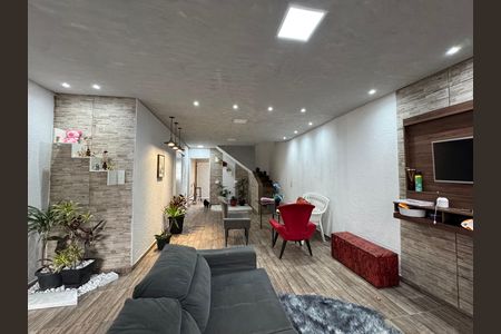 Casa à venda com 125m², 2 quartos e 6 vagasSala