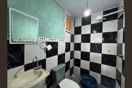 Casa à venda com 125m², 2 quartos e 6 vagasBanheiro do Quintal