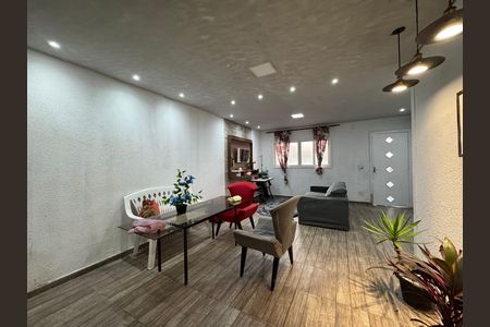 Casa à venda com 125m², 2 quartos e 6 vagasSala