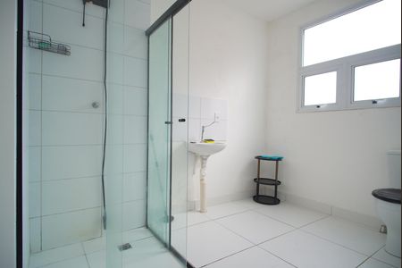 Banheiro de apartamento para alugar com 1 quarto, 39m² em Rubem Berta, Porto Alegre