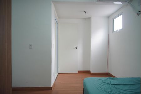 Quarto de apartamento para alugar com 1 quarto, 39m² em Rubem Berta, Porto Alegre