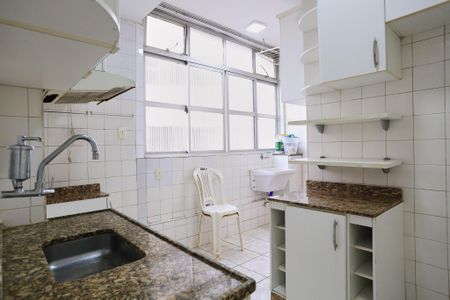 Apartamento para alugar com 90m², 2 quartos e 1 vaga Apartamento para alugar com 90m², 2 quartos e 1 vagaCozinha e Área de Serviço