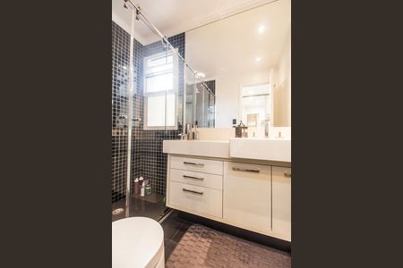 Apartamento à venda com 144m², 2 quartos e 2 vagas Apartamento à venda com 144m², 2 quartos e 2 vagasBanheiro da Suíte
