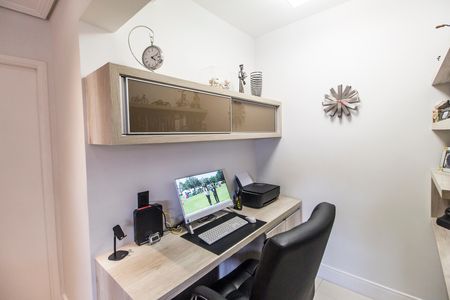 Apartamento à venda com 144m², 2 quartos e 2 vagas Apartamento à venda com 144m², 2 quartos e 2 vagasEscritório