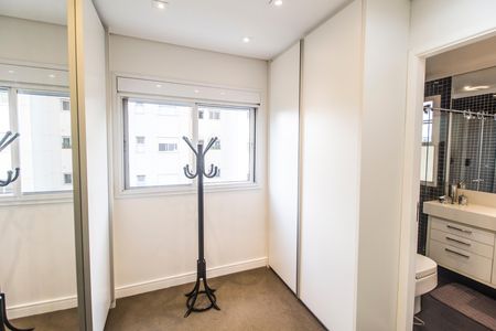 Apartamento à venda com 144m², 2 quartos e 2 vagas Apartamento à venda com 144m², 2 quartos e 2 vagasCloset da suíte