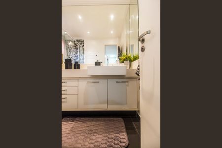 Apartamento à venda com 144m², 2 quartos e 2 vagas Apartamento à venda com 144m², 2 quartos e 2 vagasBanheiro da Suíte