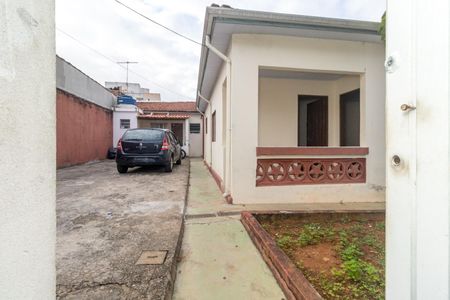Casa para alugar com 249m², 4 quartos e 6 vagasEntrada
