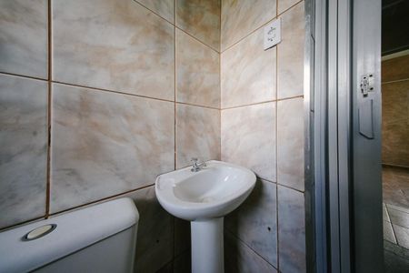 Casa para alugar com 60m², 3 quartos e 1 vaga Casa para alugar com 60m², 3 quartos e 1 vagaBanheiro