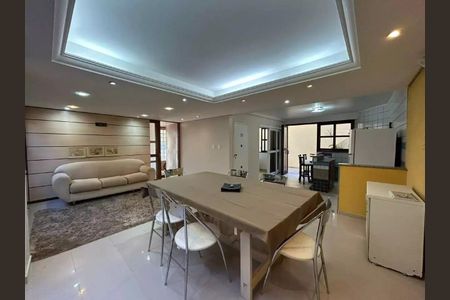 Casa para alugar com 282m², 4 quartos e 4 vagasSala