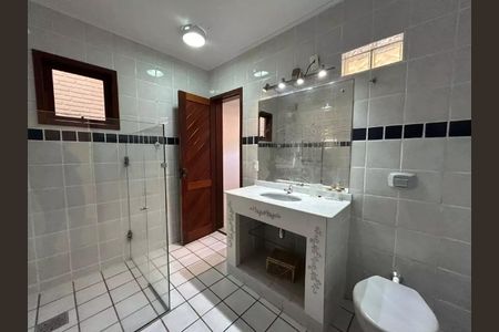 Casa para alugar com 282m², 4 quartos e 4 vagasBanheiro 2