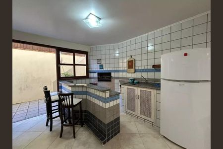 Casa para alugar com 282m², 4 quartos e 4 vagasCozinhaCozinha