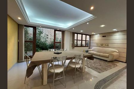 Casa para alugar com 282m², 4 quartos e 4 vagasSala