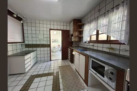 Casa para alugar com 282m², 4 quartos e 4 vagasCozinhaCozinha