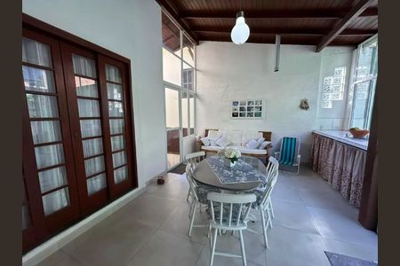 Casa para alugar com 282m², 4 quartos e 4 vagasCozinhaCozinha