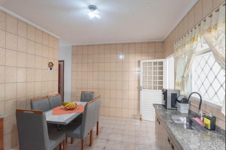 Casa à venda com 360m², 3 quartos e 2 vagas Casa à venda com 360m², 3 quartos e 2 vagasCozinha