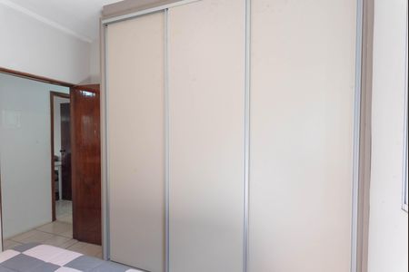 Casa à venda com 360m², 3 quartos e 2 vagas Casa à venda com 360m², 3 quartos e 2 vagasSuíte