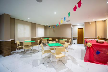 Apartamento à venda com 57m², 2 quartos e 1 vaga Apartamento à venda com 57m², 2 quartos e 1 vagaÁrea comum - Salão de festas