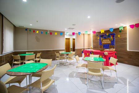 Apartamento à venda com 57m², 2 quartos e 1 vaga Apartamento à venda com 57m², 2 quartos e 1 vagaÁrea comum - Salão de festas