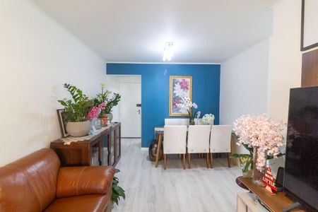 Apartamento à venda com 74m², 3 quartos e 1 vaga Apartamento à venda com 74m², 3 quartos e 1 vagaSala