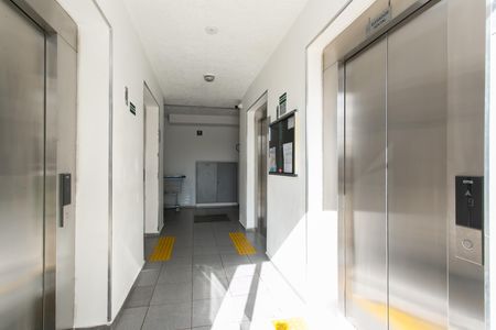 Apartamento à venda com 42m², 2 quartos e sem vagaÁrea comum - Hall Social 
