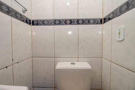 Banheiro de apartamento para alugar com 1 quarto, 48m² em Rubem Berta, Porto Alegre
