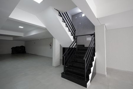 Apartamento para alugar com 48m², 2 quartos e 1 vaga Apartamento para alugar com 48m², 2 quartos e 1 vagaEscada