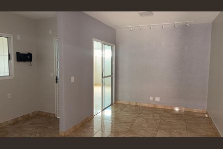 Sala de casa de condomínio à venda com 2 quartos, 118m² em Loteamento Alphaville Residencial, Goiânia