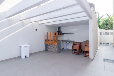 Apartamento para alugar com 28m², 2 quartos e 1 vaga Apartamento para alugar com 28m², 2 quartos e 1 vagaÁrea comum - Churrasqueira
