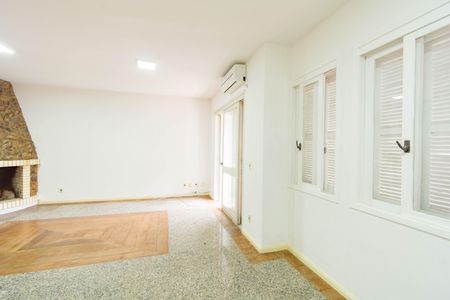 Casa à venda com 250m², 4 quartos e 5 vagas