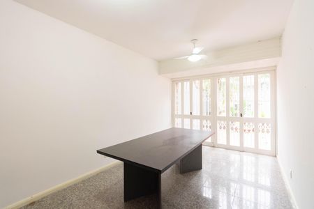 Casa à venda com 250m², 4 quartos e 5 vagas