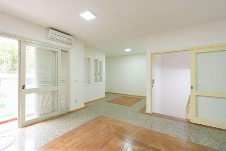 Casa à venda com 250m², 4 quartos e 5 vagas