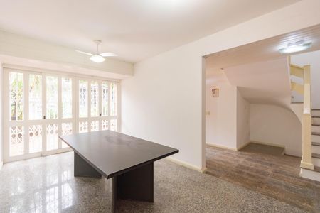 Casa à venda com 250m², 4 quartos e 5 vagas