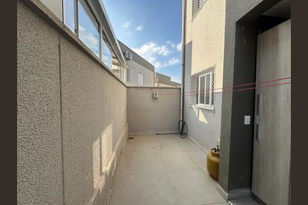 Casa de condomínio à venda com 112m², 3 quartos e 2 vagasQuintal