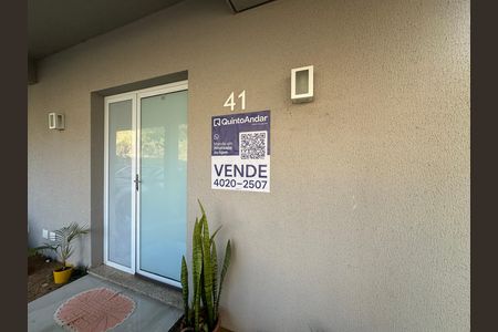 Casa de condomínio à venda com 112m², 3 quartos e 2 vagasFachada