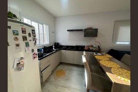 Casa de condomínio à venda com 112m², 3 quartos e 2 vagasCozinha