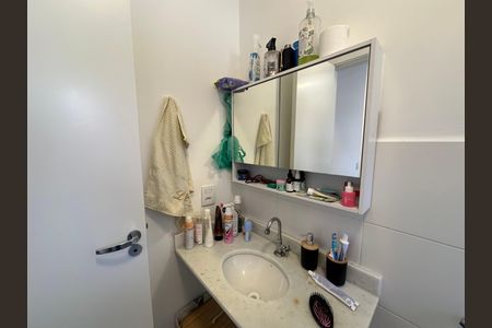 Casa de condomínio à venda com 112m², 3 quartos e 2 vagasBanheiro da Suíte