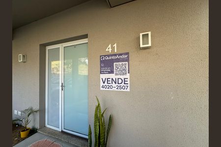 Casa de condomínio à venda com 112m², 3 quartos e 2 vagasFachada
