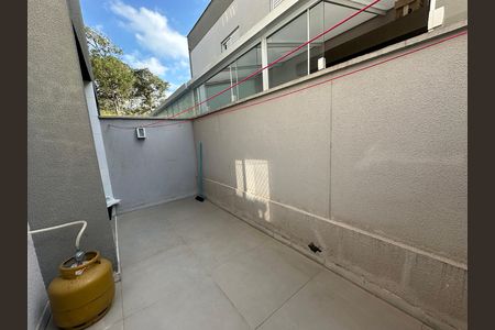 Casa de condomínio à venda com 112m², 3 quartos e 2 vagasQuintal