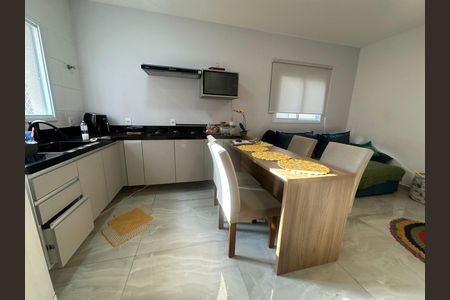 Casa de condomínio à venda com 112m², 3 quartos e 2 vagasCozinha