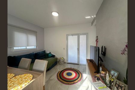 Casa de condomínio à venda com 112m², 3 quartos e 2 vagasSala