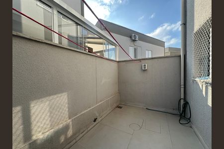 Casa de condomínio à venda com 112m², 3 quartos e 2 vagasQuintal