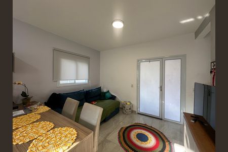 Casa de condomínio à venda com 112m², 3 quartos e 2 vagasSala