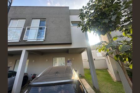 Casa de condomínio à venda com 112m², 3 quartos e 2 vagasFachada