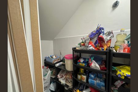 Casa de condomínio à venda com 112m², 3 quartos e 2 vagasDespensa