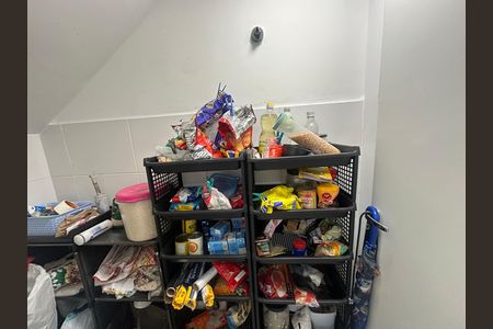 Casa de condomínio à venda com 112m², 3 quartos e 2 vagasDespensa