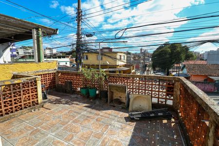 Varanda de casa à venda com 6 quartos, 220m² em Jardim Brasilia, São Paulo