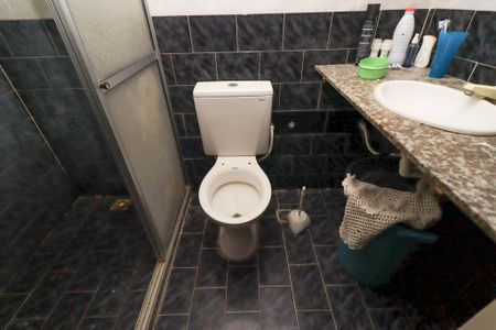 Apartamento para alugar com 100m², 3 quartos e 1 vaga Apartamento para alugar com 100m², 3 quartos e 1 vagaBanheiro da suíte