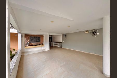Casa de condomínio à venda com 203m², 5 quartos e 3 vagas Casa de condomínio à venda com 203m², 5 quartos e 3 vagasÁrea comum